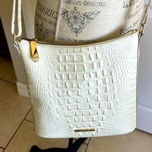 EUC Brahmin cream W/gold hardware Katie Melbourne Crossbody